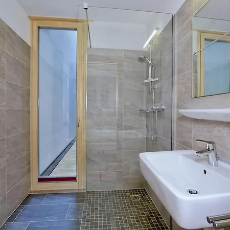 Modern With Garden, With Access To Sauna * Neukirchen am Grossvenediger